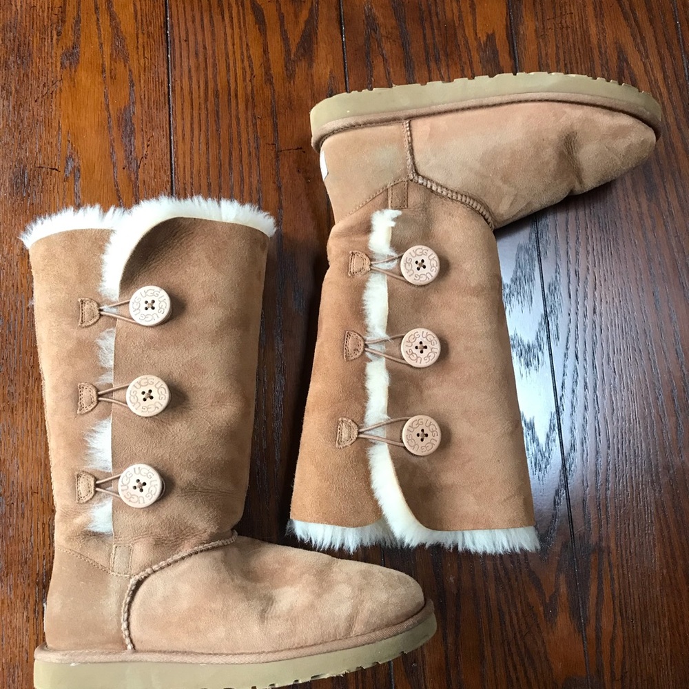 UGGS///W BAILEY BUTTON TRIPLET